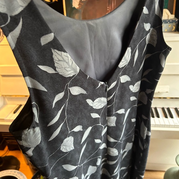 Vintage 90s Y2K Elegant Leaf Print Midi Dress in Black and Gray - Picture 12 of 15
